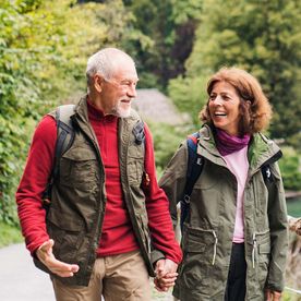 retired-couple-hiking